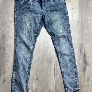 Blue Asphalt Juniors' Size 11 Regular‎ Acid Wash Denim Skinny